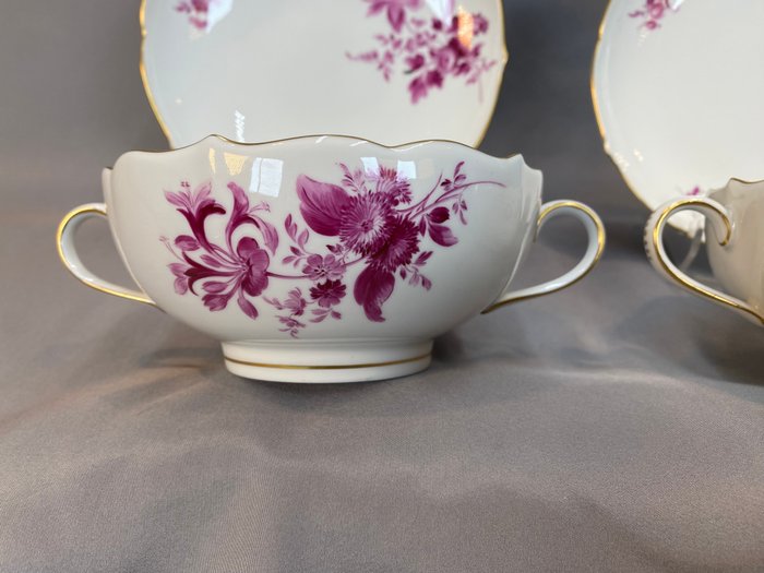 Purpur Camaieu, Lila Blume - Meissen - Meissen, 2 suppeskåle med underkopper (2) - Samtidskunst - Porcelæn - Purpur Camaieu, Lila Blume