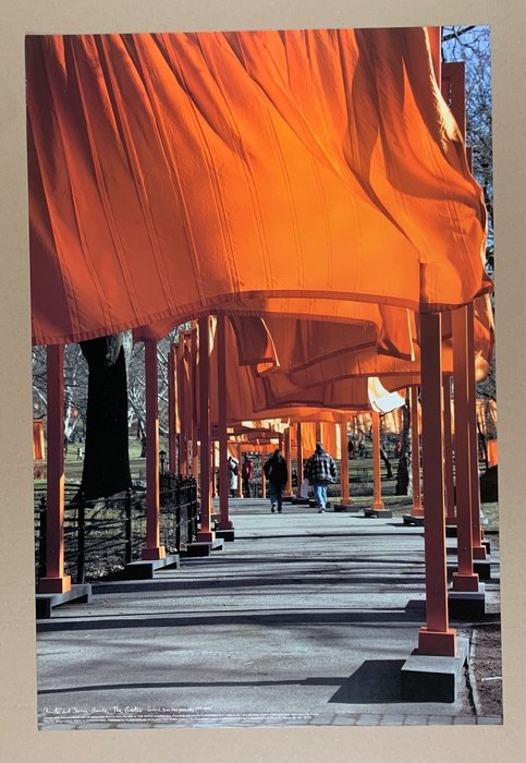 Christo  Jeanne-Claude (1935-2020) - The Gates, Foto 26 by Wolfgang Volz 2005 - Artprint on Glossy Paper - 76,0 x 50,6 cm