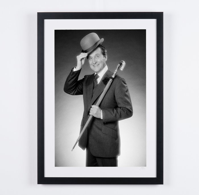 The Avengers - Classic TV - Patrick Macnee - Fine Art Photography - Luxury Wooden Framed 70X50 cm - Limited Edition Nr 04 of 30 - Serial 16834-2 - Original Certificate (COA), Hologram Logo Editor and QR Code - 100% New items.