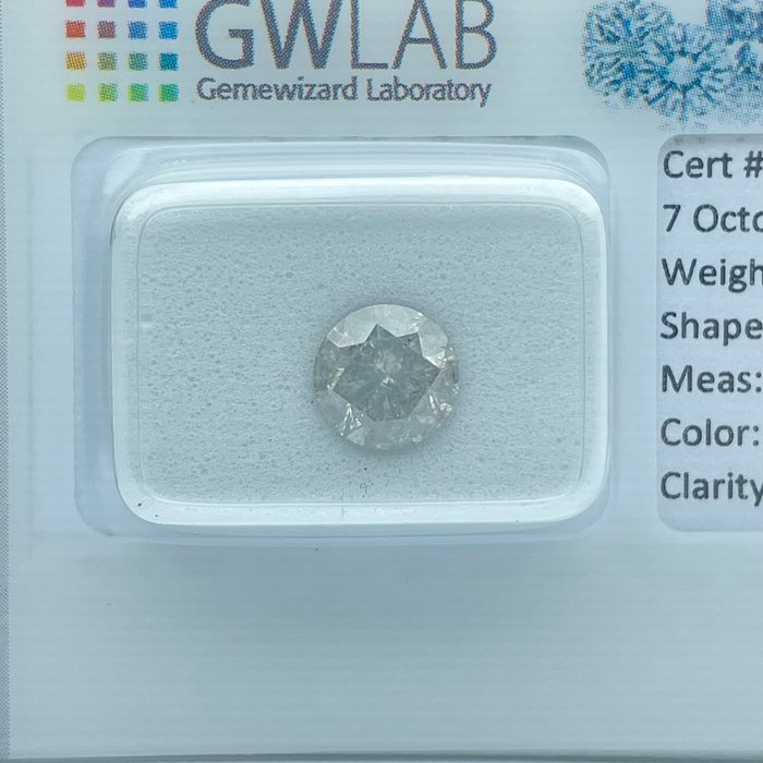 Ingen mindstepris - 1 pcs Diamant  (Naturfarvet)  - 1.32 ct - Rund - Fancy light Grå - I2 - Gemewizard Gemological Laboratory (GWLab)