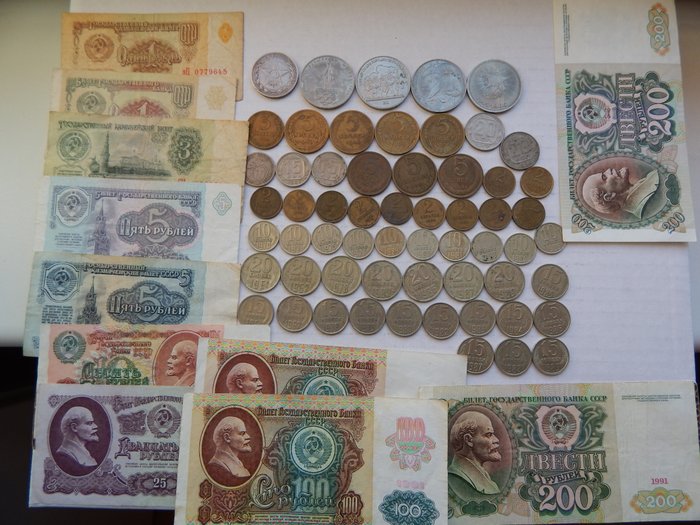 Rusland, Sovjetunionen (USSR). A Large Lot of 70x Soviet Coins and Banknotes, includiung Silver  (Ingen mindstepris)