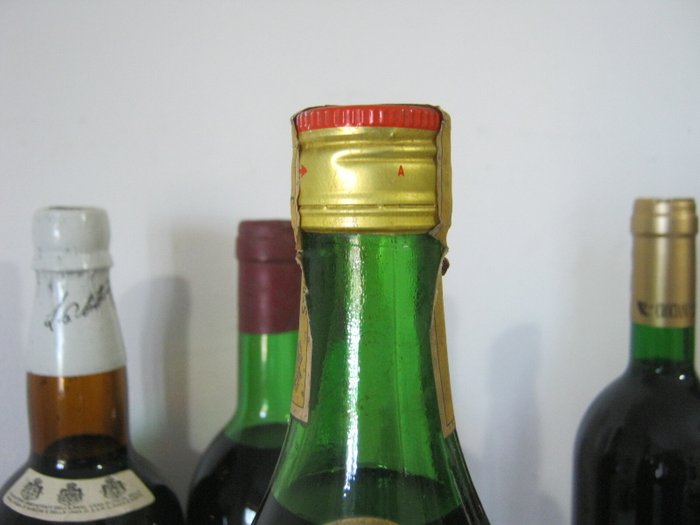 1973, 74 Antinori Vin Santo, Borgogno Barolo Chinato, 1988 Crociani Vin Santo  67 Ruffino Salento - Piedmont, Toscana - 5 Bottles (0.72L + 0.75L + 1.0L)