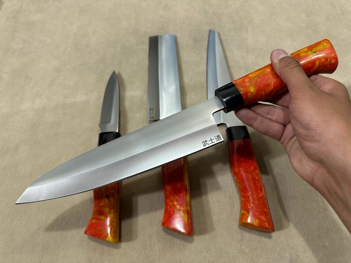 Køkkenkniv - Chef's knife -  Professionelle japanske D2 Steel Gyuto, Garasuki, Nakiri  Petty Chef knive - D2 Steel  Designing Orange Udsøgt farvet harpikshåndtag - Japan