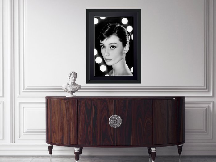 Audrey Hepburn Portrait - Fine Art Photography - Luxury Wooden Framed 70X50 cm - Limited Edition Nr 02 of 30 - Serial ID 16786 - Original Certificate (COA), Hologram Logo Editor and QR Code - 100% New items.