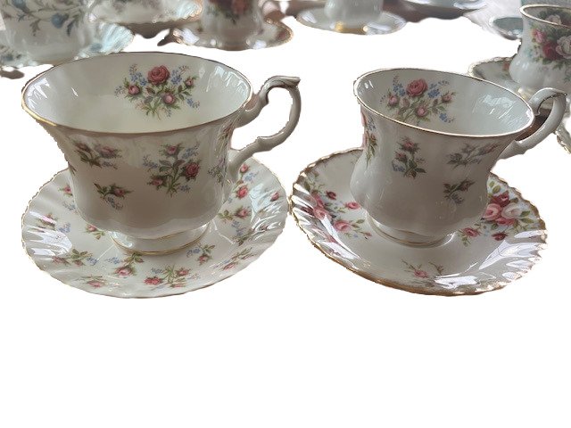 Kaffe og te service (15) - Knogleporcelæn - Royal Albert samling