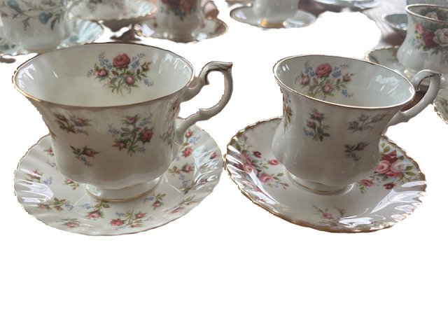 Kaffe og te service (15) - Knogleporcelæn - Royal Albert samling