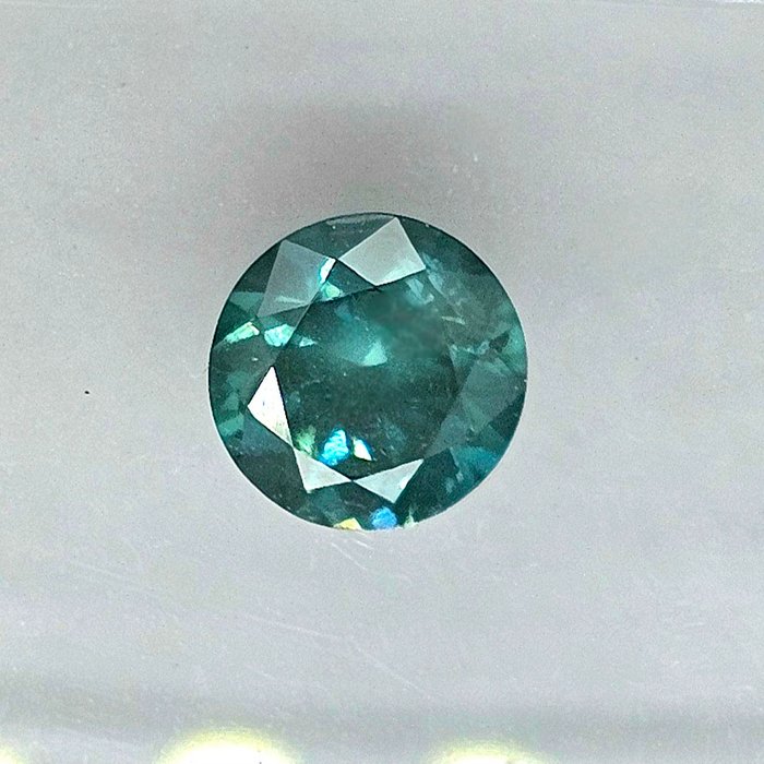 Ingen mindstepris - 1 pcs Diamant  (Farvebehandlet)  - 0.71 ct - Rund - Fancy intense Grønlig Blå - I2 - International Gemological Institute (IGI) - Intens blå