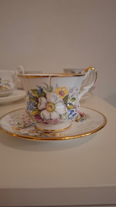 Fine Bone China - Kop og underkop (24) - Knogleporcelæn - Elegante engelske kopper