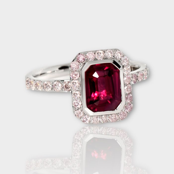 Ingen mindstepris - Ring - 14 karat Hvidguld -  248ct tw Spinel - Diamant - IGI 196 ct intens farve