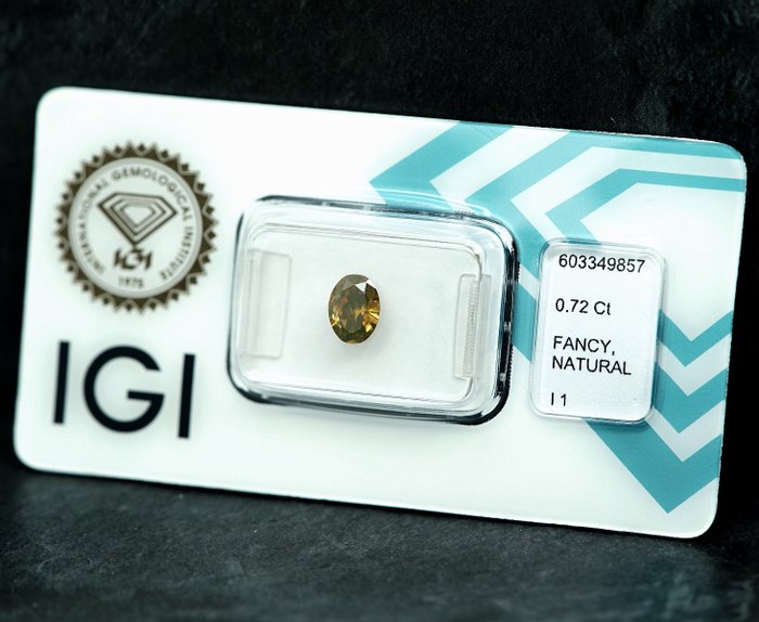 Ingen mindstepris - 1 pcs Diamant  (Naturfarvet)  - 0.72 ct - Oval - Fancy Brunlig, Grønlig Gul - I1 - International Gemological Institute (IGI)