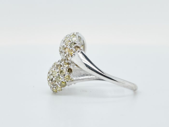 Ingen mindstepris - Ring 14 kt. -  2.04ct. tw. Diamant (Naturfarvet)