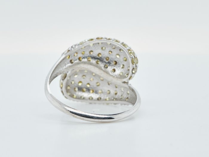 Ingen mindstepris - Ring 14 kt. -  2.04ct. tw. Diamant (Naturfarvet)