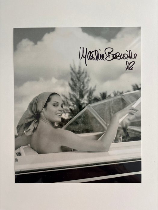 James Bond 007: Thunderball - Martine Beswicke as "Paula Caplan" Handsigned photo with holographic B’bc COA