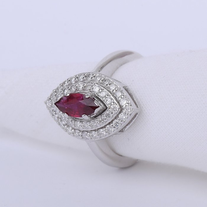 Ring - 14 karat Hvidguld -  2.09ct. tw. Rubin - Diamant - Ruby diamantring