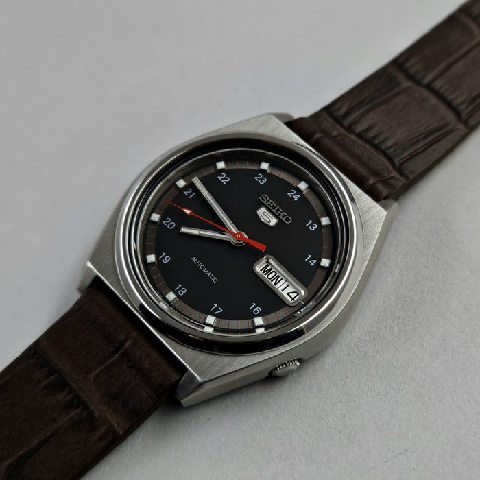 Seiko - Ingen mindstepris - Mænd - Seiko 5 Black Dial 7S26-8760 (1998)