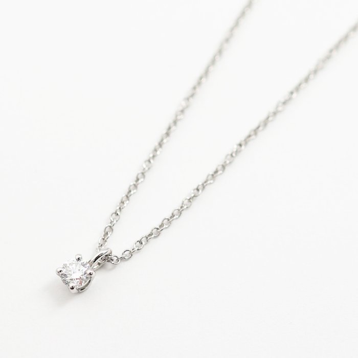 Tiffany  Co. - Halskæde med vedhæng - Solitaire Diamond Pendant Platin -  0.12ct. tw.