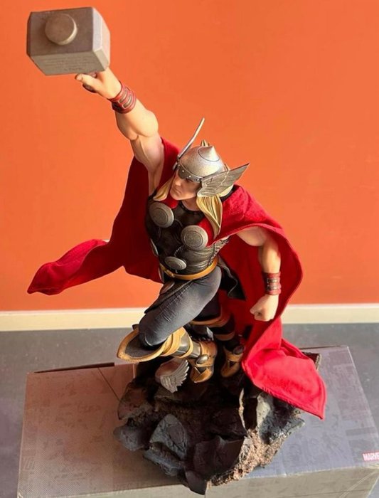 Thor - 1 Statue - Sideshow Collectibles