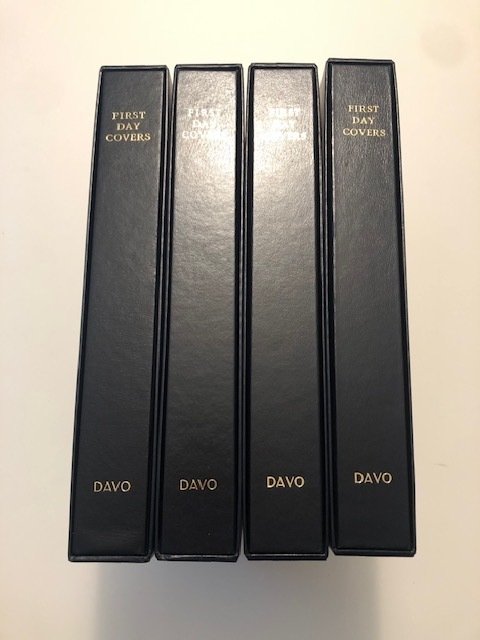 4x Davo luksus FDC albums uden nummer + indhold + kassette. 2022/2022 - 4x Davo luksus FDC albums uden nummer + indhold + kassette. - 4x Davo luxe FDC albums zonder nummer + inhoud + cassette.