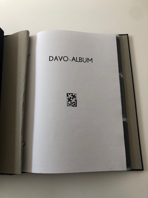 4x Davo luksus FDC albums uden nummer + indhold + kassette. 2022/2022 - 4x Davo luksus FDC albums uden nummer + indhold + kassette. - 4x Davo luxe FDC albums zonder nummer + inhoud + cassette.