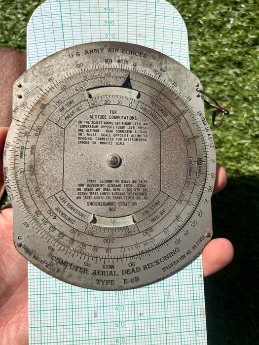 Amerikas Forenede Stater - WW2 USAAF E6-B flyvecomputer med læderbetræk - som brugt i bombefly - navigation - Militærudstyr - 1942