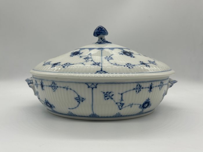 Royal Copenhagen - Arnold Krog - Terrin - Blue Fluted Plain Lace - Porcelæn - Oval Turren № 405