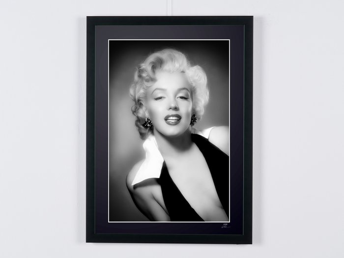 Marilyn Monroe - Hollywood Glamour - Fine Art Photography - Luxury Wooden Framed 70X50 cm - Limited Edition Nr 03 of 20 - Serial ID 20204 - Original Certificate (COA) Hologram Logo Editor and QR Code - 100% New items