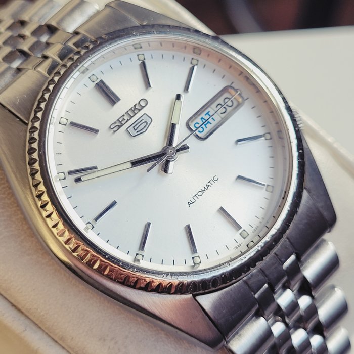 Seiko - 5 Fluted Bezel Automatic Watch - Ingen mindstepris - Mænd - 1980-1989