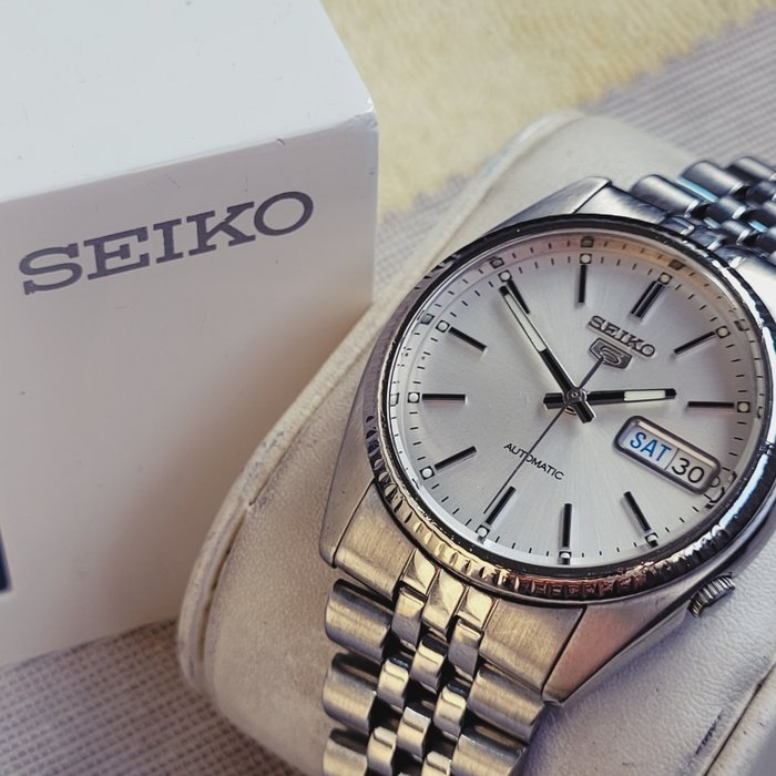 Seiko - 5 Fluted Bezel Automatic Watch - Ingen mindstepris - Mænd - 1980-1989