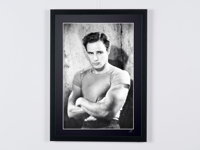 A Streetcar Named Desire 1951 - Marlon Brando as "Stanley" - Fine Art Photography - Luxury Wooden Framed 70X50 cm - Limited Edition Nr 03 of 30 - Serial ID 17560 - Original Certificate (COA), Hologram Logo Editor and QR Code - 100% New ite