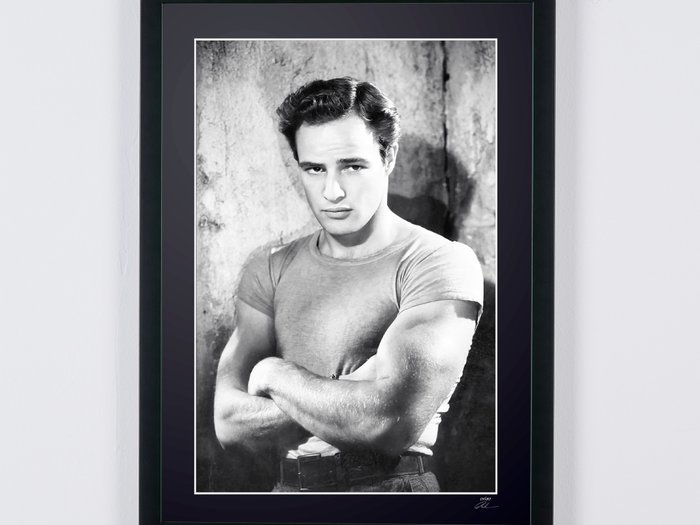 A Streetcar Named Desire 1951 - Marlon Brando as "Stanley" - Fine Art Photography - Luxury Wooden Framed 70X50 cm - Limited Edition Nr 03 of 30 - Serial ID 17560 - Original Certificate (COA), Hologram Logo Editor and QR Code - 100% New ite