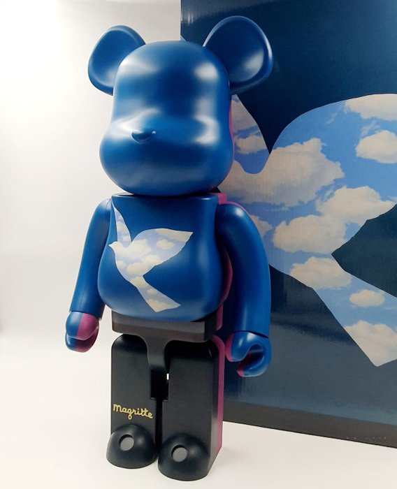 Medicom Toy x René Magrite - Be@rbrick 1000% Bearbrick René Magritte - L'oiseau du ciel / La belle société Bearbrick 2021