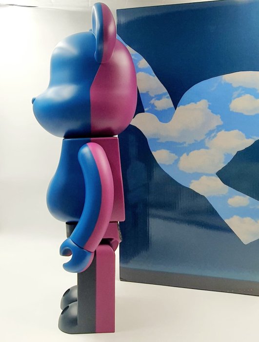 Medicom Toy x René Magrite - Be@rbrick 1000% Bearbrick René Magritte - L'oiseau du ciel / La belle société Bearbrick 2021