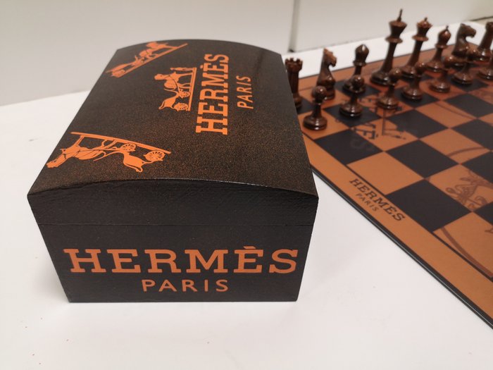 Anthony Dubois (1979) - Hermes Chess Board