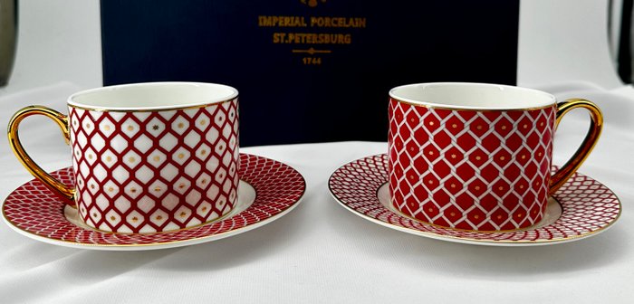 Lomonosov Imperial Porcelain Factory - Te service (4) - Knogle Kina - "Scarlet"