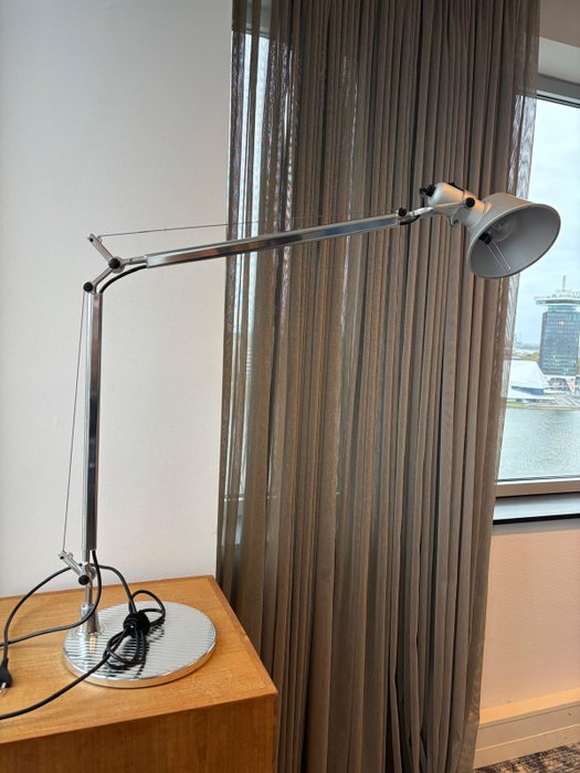 Artemide - Michele De Lucchi - Buet bordlampe - Aluminium - Artemide Milano - Tolomeo