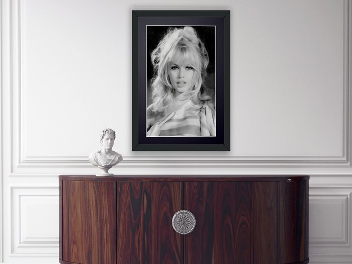 Brigitte Bardot - Iconic - Fine Art Photography - Luxury Wooden Framed 70X50 cm - Limited Edition Nr 02 of 30 - Serial ID 17161 - Original Certificate (COA), Hologram Logo Editor and QR Code - 100% New items.