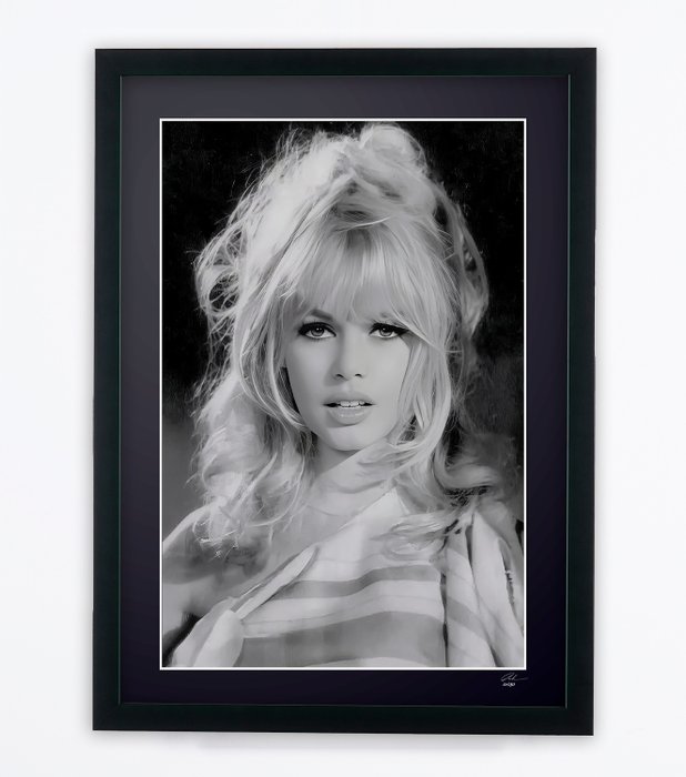 Brigitte Bardot - Iconic - Fine Art Photography - Luxury Wooden Framed 70X50 cm - Limited Edition Nr 02 of 30 - Serial ID 17161 - Original Certificate (COA), Hologram Logo Editor and QR Code - 100% New items.