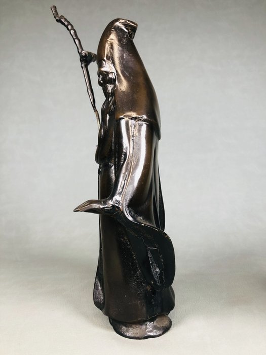 Bronze - En figur af Jurojin, en af de syv heldige guder, ledsaget af en hjort - Shōwa-periode (1926-1989)  (Ingen mindstepris)