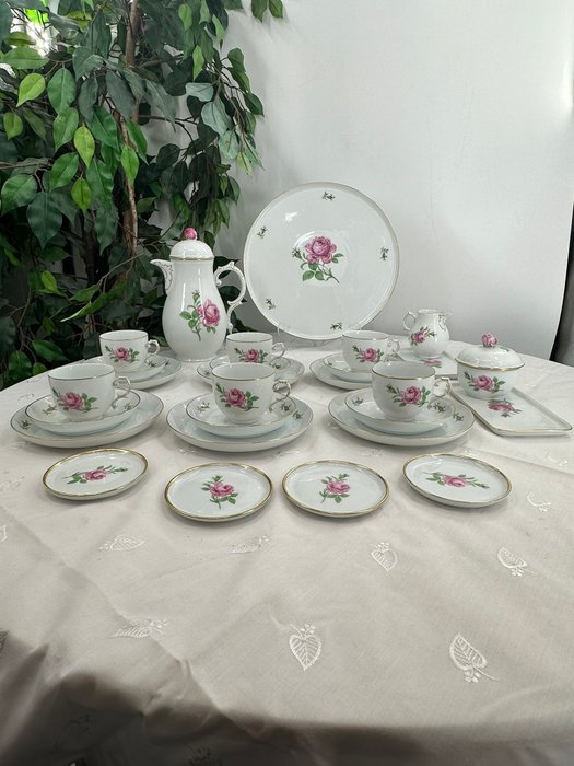 Elegantes 28-teiliges Alt Fürstenberg - Handbemalte Rosenmuster und Goldrand - Kaffesæt (28) - Porcelæn