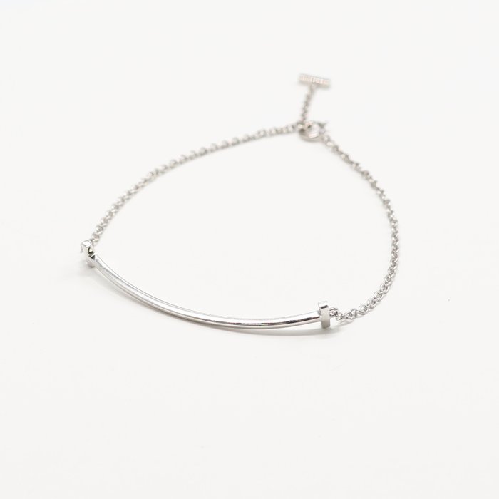 Tiffany  Co. - Armbånd - T Smile Bracelet - 18 kraat Hvidguld