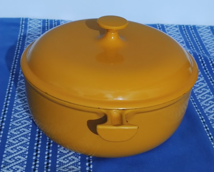 Le Creuset - Enzo Mari - Kasserolle -  Mamaen - Emaljeret støbejern