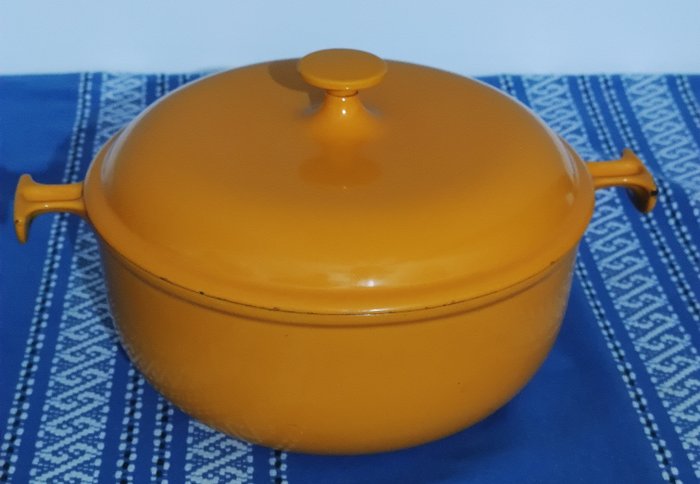 Le Creuset - Enzo Mari - Kasserolle -  Mamaen - Emaljeret støbejern