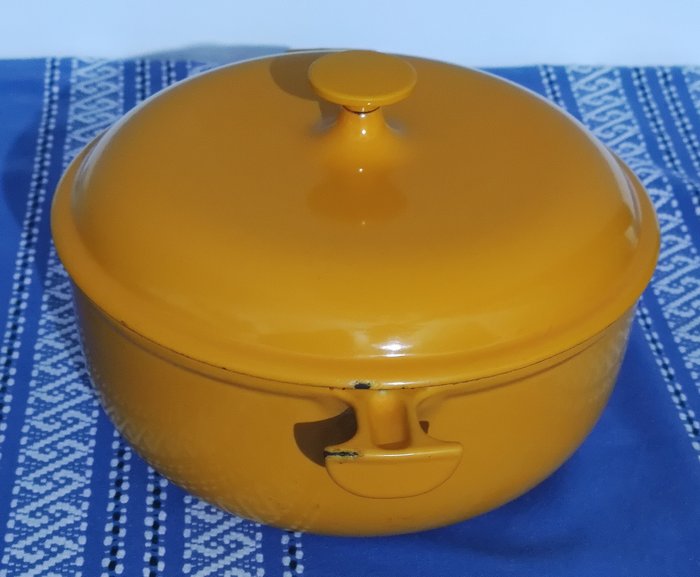 Le Creuset - Enzo Mari - Kasserolle -  Mamaen - Emaljeret støbejern