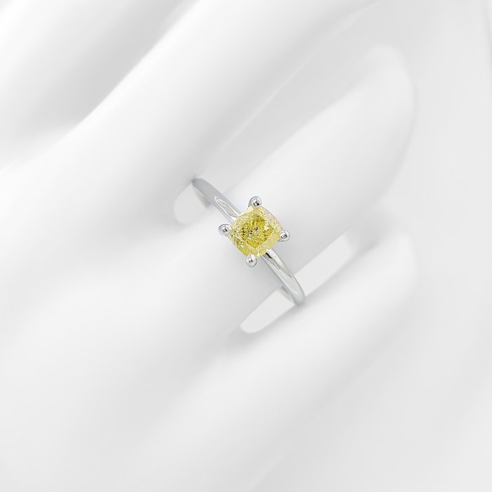 Ring - 14 karat Hvidguld -  1.02ct. tw. Gul Diamant (Naturfarvet)