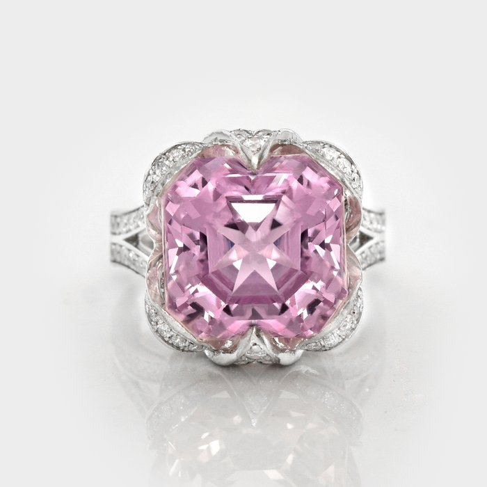 Ingen mindstepris - Ring - 14 karat Hvidguld -  14.47ct. tw. Kunzit - Diamant - IGI 13,34 ct Pink