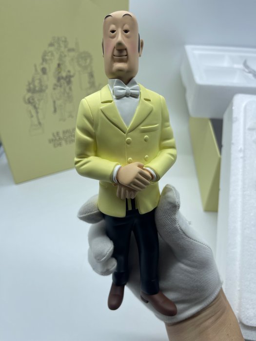 Tintin - Moulinsart 46014, Statuette Néstor - Musée imaginaire