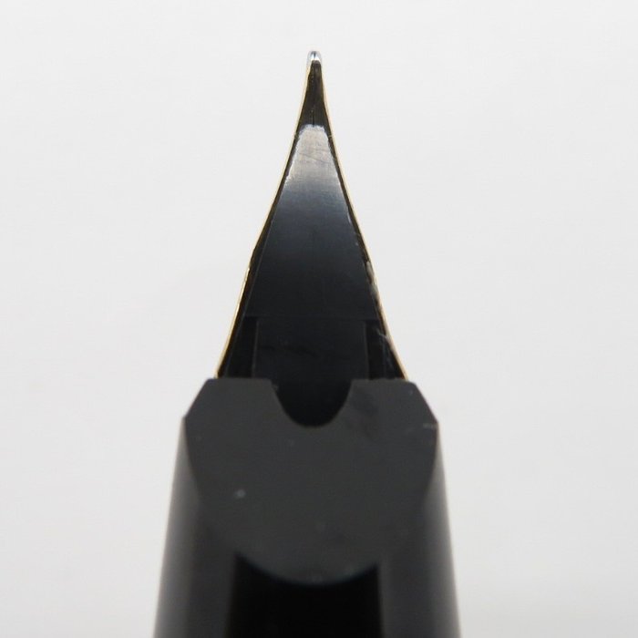 Montblanc - 221 (black) - 14k gold nib (EF) - Fyldepen