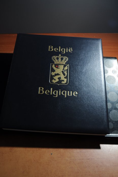 Belgien  - Samling i albums (inklusive en luksuriøs DAVO + kassette) og aktiebøger