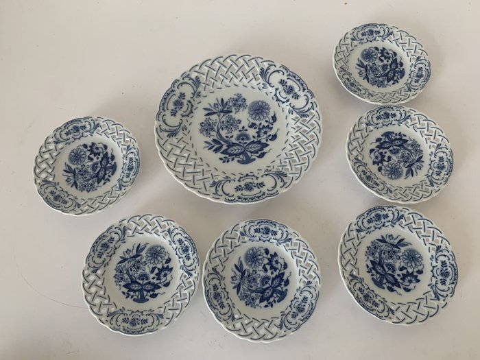 Hutschenreuther - Middagssæt (7) - Zwiebelmuster Onion pattern - Porcelæn - sæt med 7 gennembrudte plader