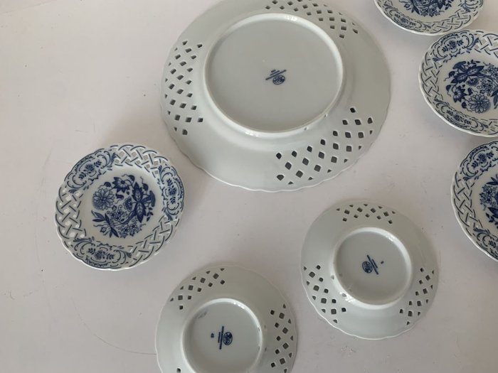 Hutschenreuther - Middagssæt (7) - Zwiebelmuster Onion pattern - Porcelæn - sæt med 7 gennembrudte plader